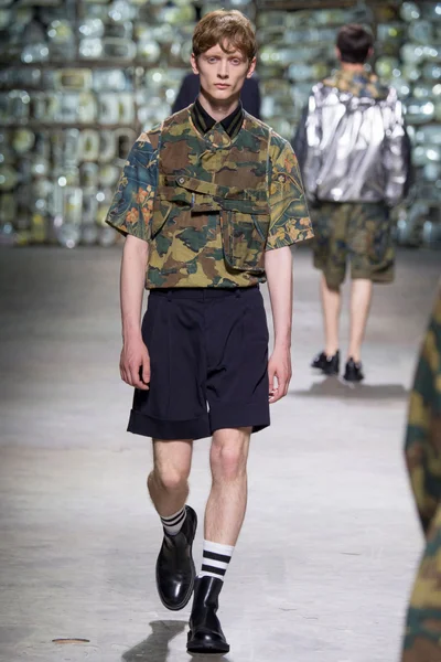 Look 24